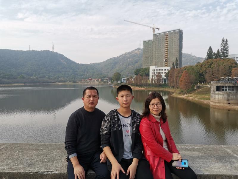 5.石彪 家庭合照2.jpg