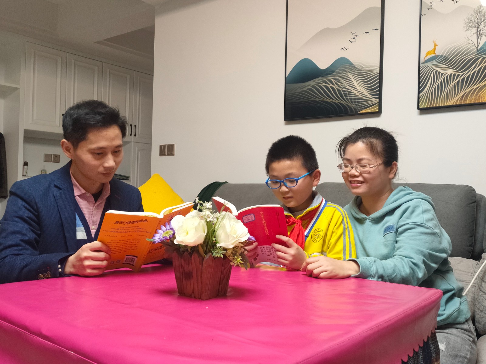 7.胡旺洪 家庭合照1(朗诵).jpg