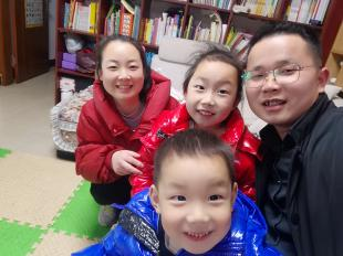 11.石伟家庭合照1.png