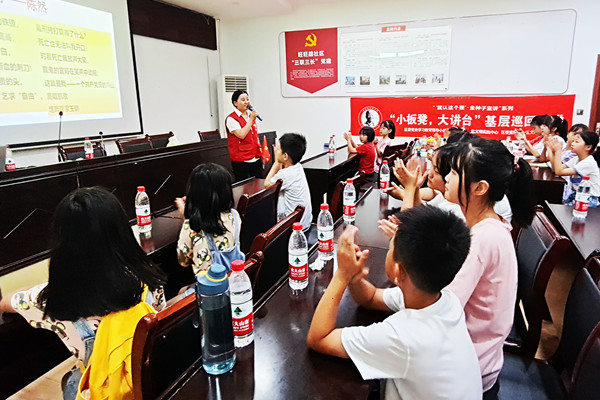 2.“小板凳大讲台”基层巡回宣讲走进乌山街道.png 2.“小板凳大讲台”基层巡回宣讲走进乌山街道.png